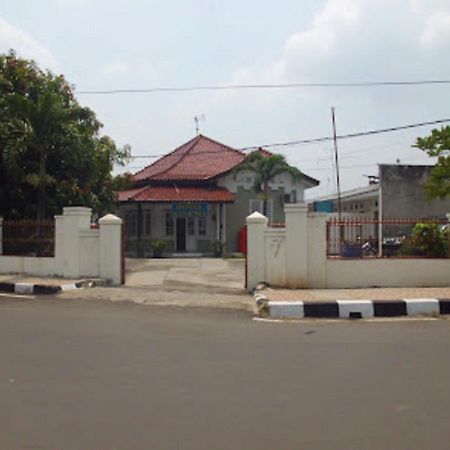 OYO 90865 Hotel Kusuma Purwakarta Karawang Bagian luar foto