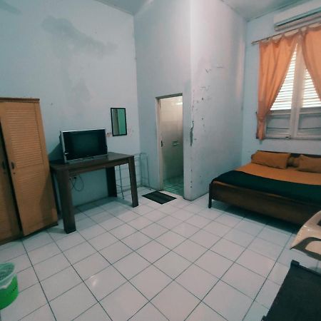 OYO 90865 Hotel Kusuma Purwakarta Karawang Bagian luar foto
