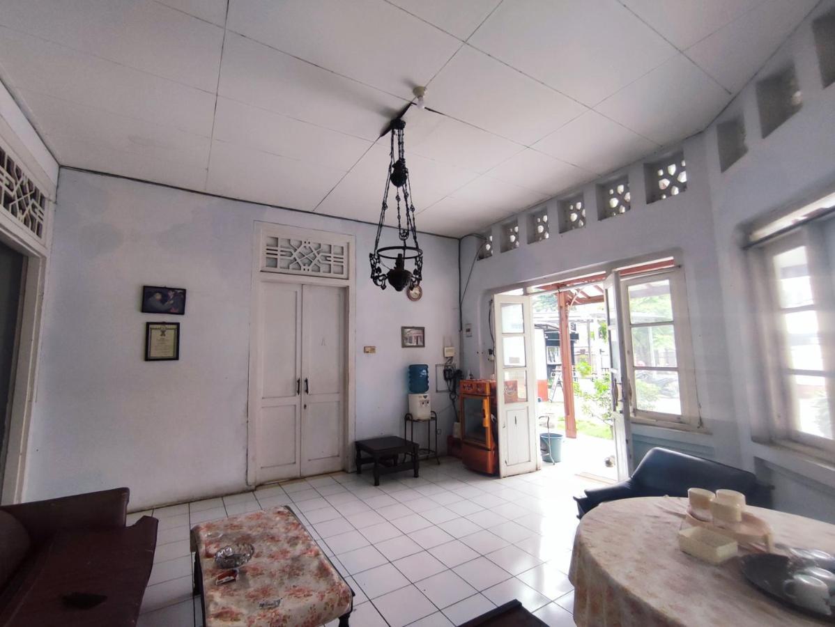 OYO 90865 Hotel Kusuma Purwakarta Karawang Bagian luar foto