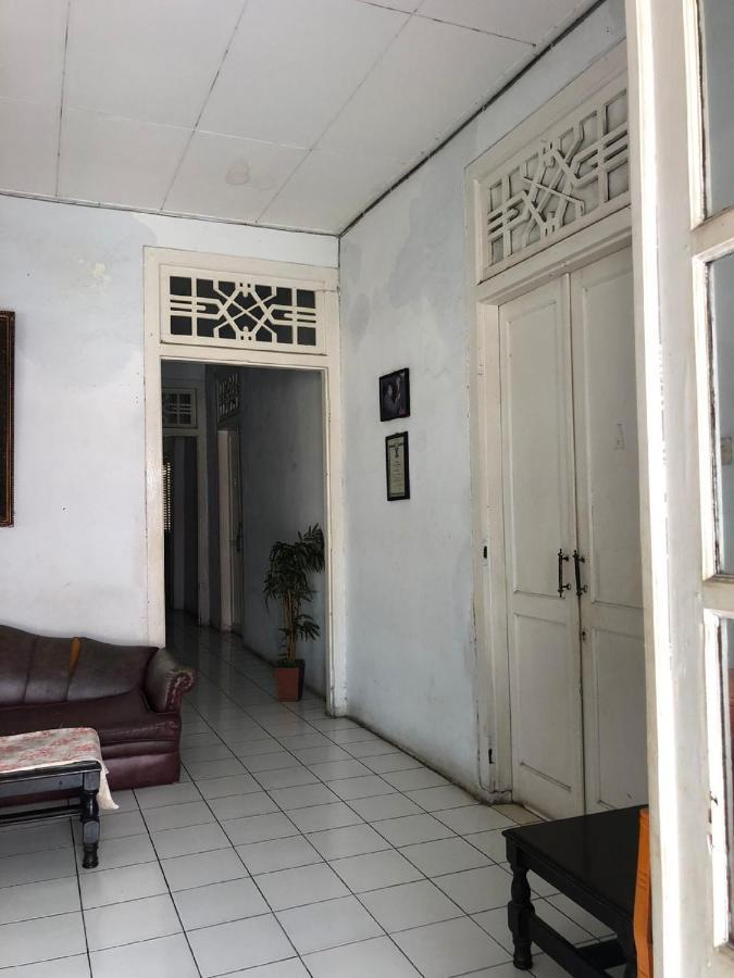 OYO 90865 Hotel Kusuma Purwakarta Karawang Bagian luar foto