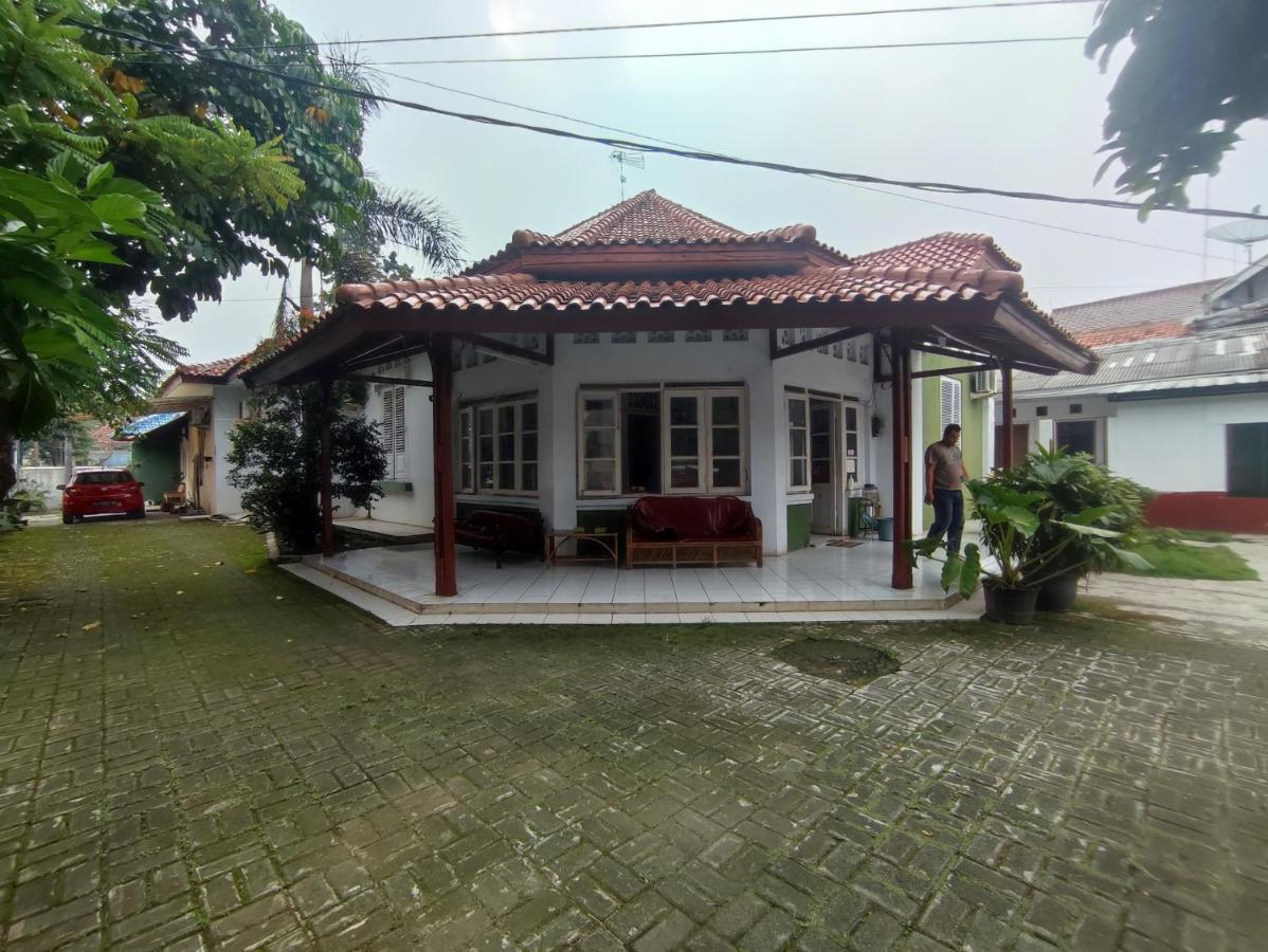 OYO 90865 Hotel Kusuma Purwakarta Karawang Bagian luar foto