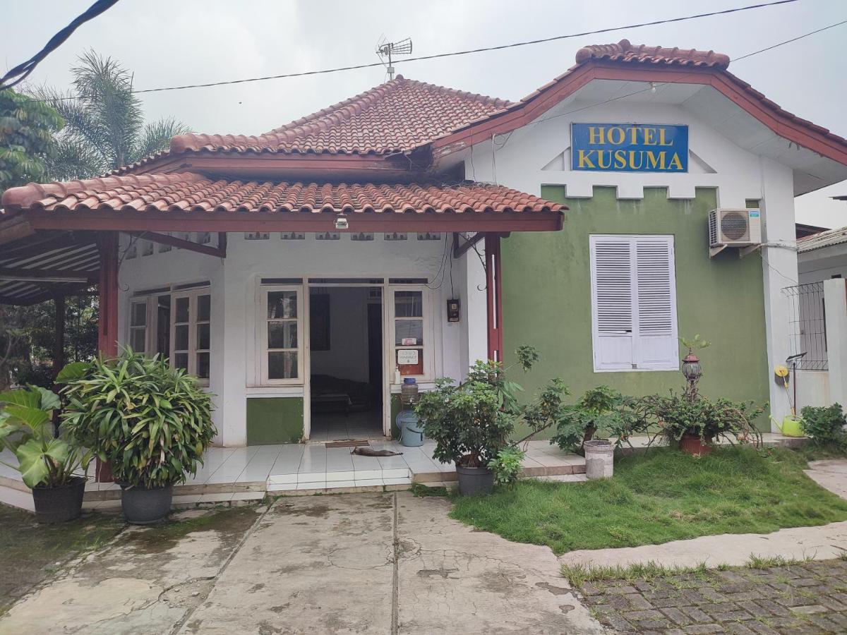 OYO 90865 Hotel Kusuma Purwakarta Karawang Bagian luar foto