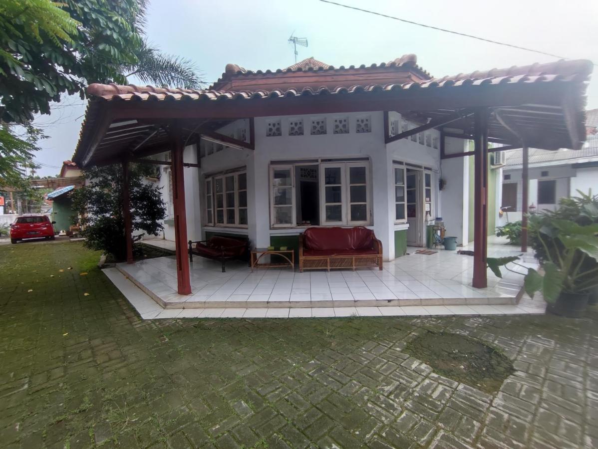 OYO 90865 Hotel Kusuma Purwakarta Karawang Bagian luar foto