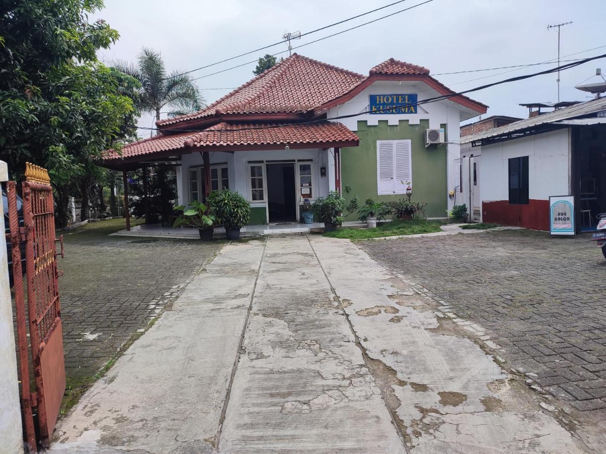 OYO 90865 Hotel Kusuma Purwakarta Karawang Bagian luar foto