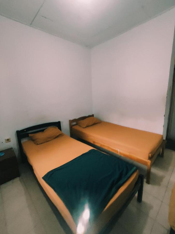 OYO 90865 Hotel Kusuma Purwakarta Karawang Bagian luar foto