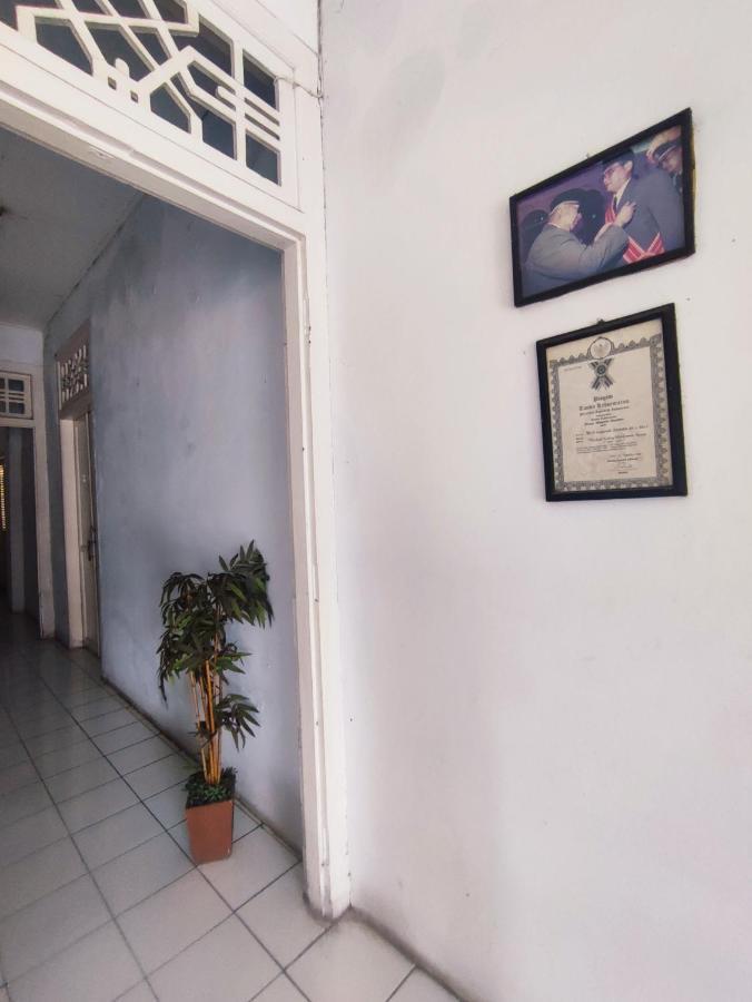OYO 90865 Hotel Kusuma Purwakarta Karawang Bagian luar foto