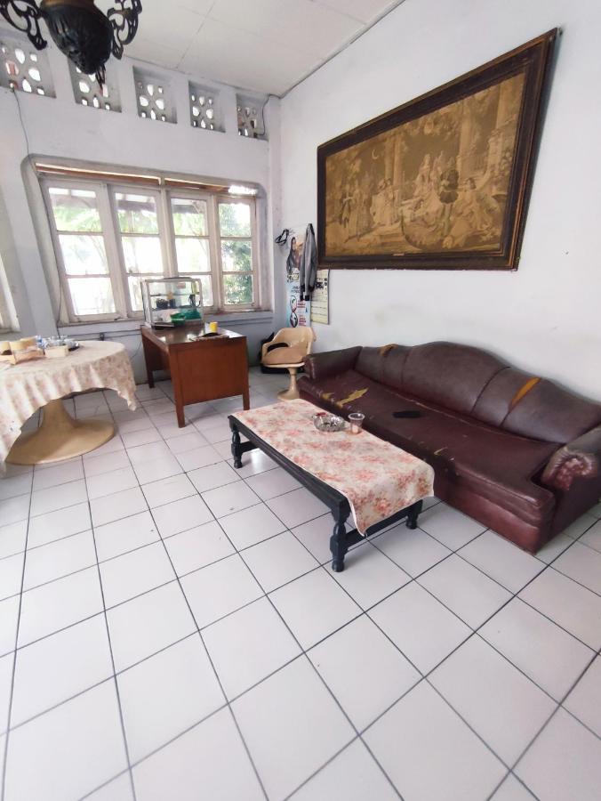OYO 90865 Hotel Kusuma Purwakarta Karawang Bagian luar foto