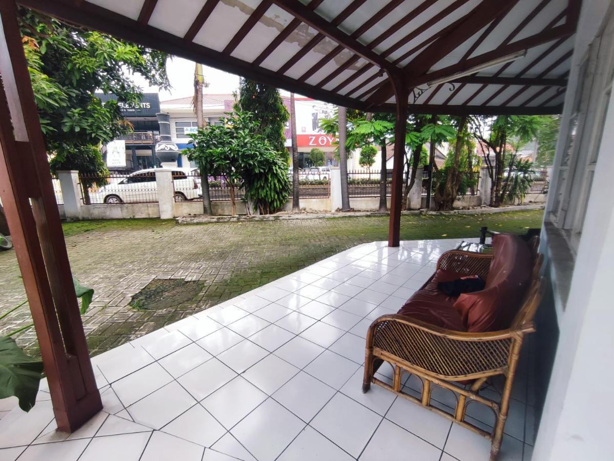 OYO 90865 Hotel Kusuma Purwakarta Karawang Bagian luar foto