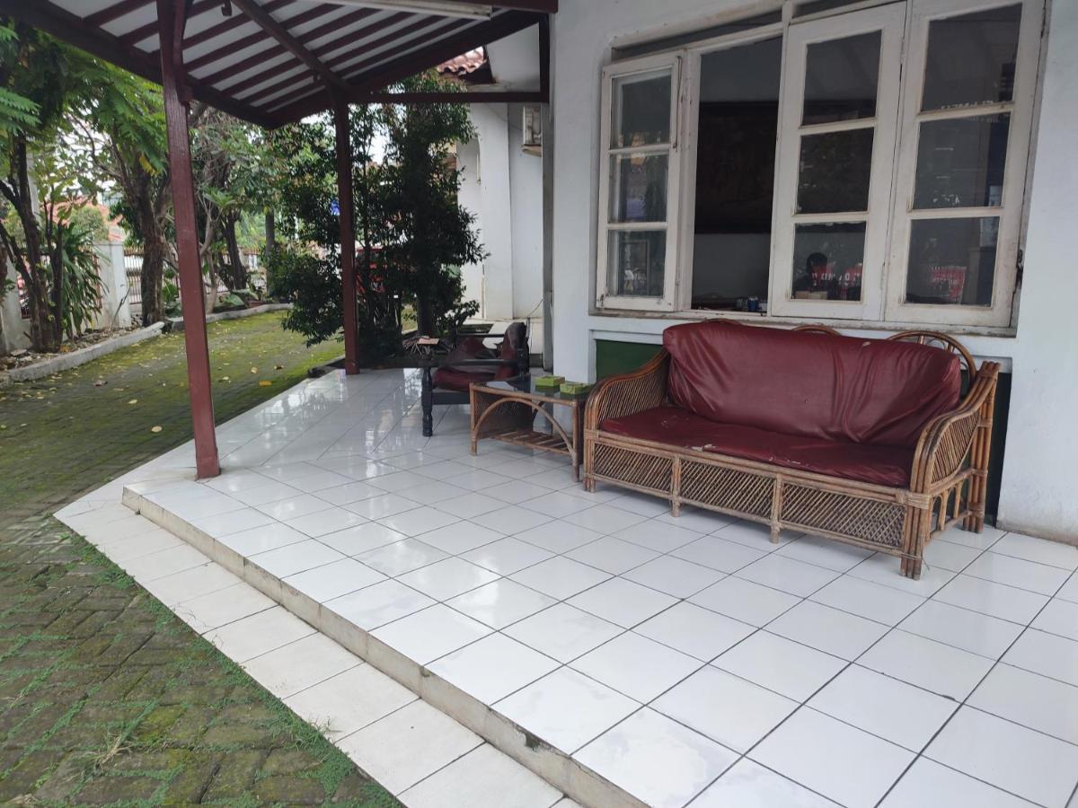 OYO 90865 Hotel Kusuma Purwakarta Karawang Bagian luar foto