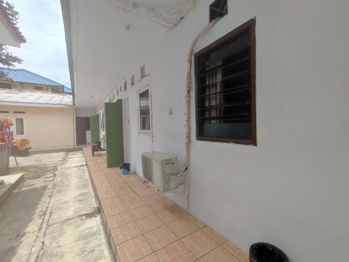 OYO 90865 Hotel Kusuma Purwakarta Karawang Bagian luar foto