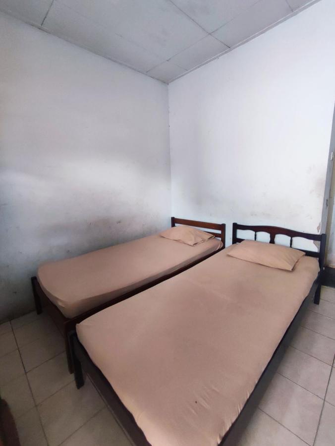 OYO 90865 Hotel Kusuma Purwakarta Karawang Bagian luar foto