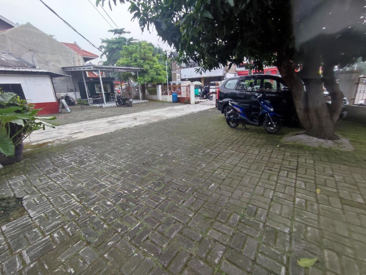 OYO 90865 Hotel Kusuma Purwakarta Karawang Bagian luar foto