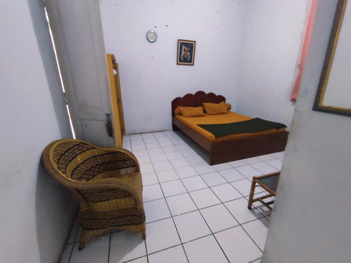 OYO 90865 Hotel Kusuma Purwakarta Karawang Bagian luar foto