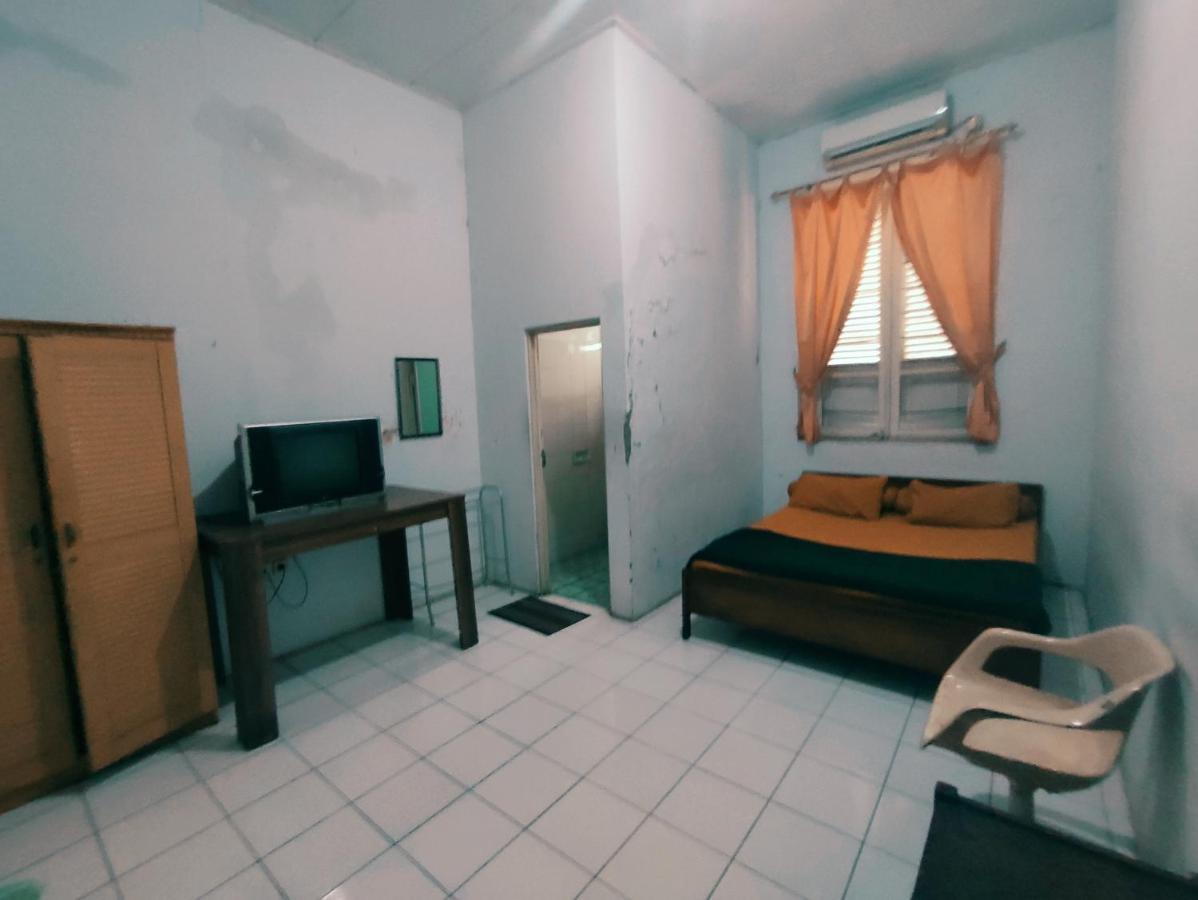 OYO 90865 Hotel Kusuma Purwakarta Karawang Bagian luar foto