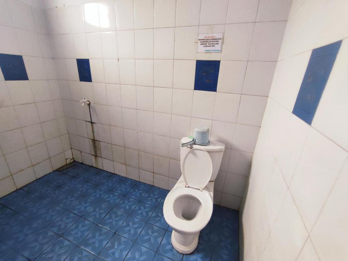 OYO 90865 Hotel Kusuma Purwakarta Karawang Bagian luar foto
