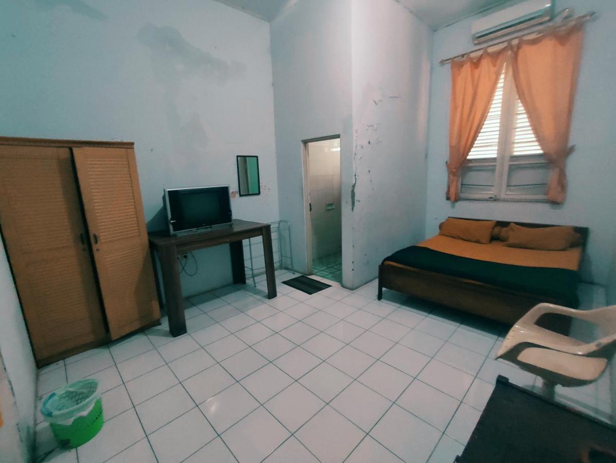 OYO 90865 Hotel Kusuma Purwakarta Karawang Bagian luar foto